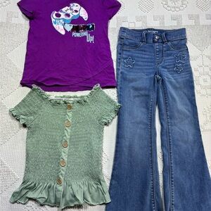 Girls 6-7 clothing bundle 2 tees and a pair of flair jeans
